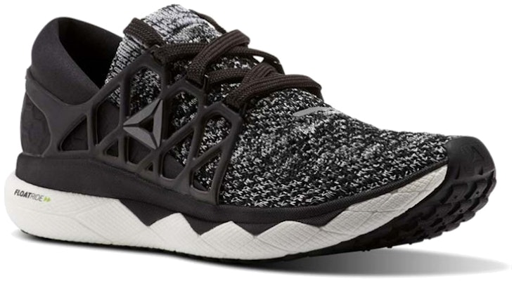 (W) Reebok Floatride Run 'Hitam' CM9059 Lookbook (W) Reebok Floatride Run 'Hitam' CM9059
