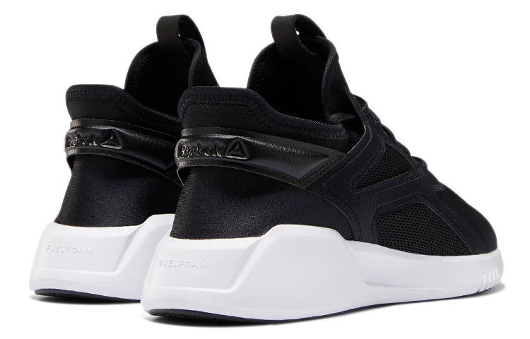 Shop (W) リーボック フリースタイル モーション ロー (黒/白) DV5184
