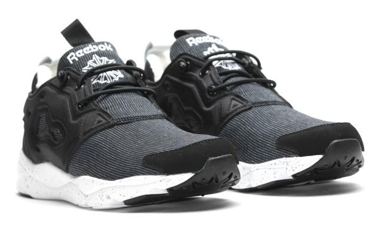 Lookbook (Women) Reebok Furylite Winter 'Black Grey' AQ9920