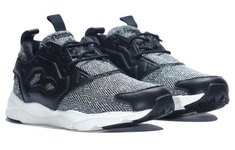 Lookbook (W) Reebok Furylite Invierno 'Negro Gris' V70752