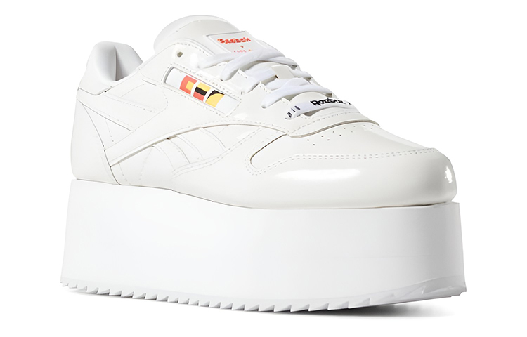 Shop Gigi Hadid x Reebok 經典皮革三層厚底休閒板鞋 女款 白