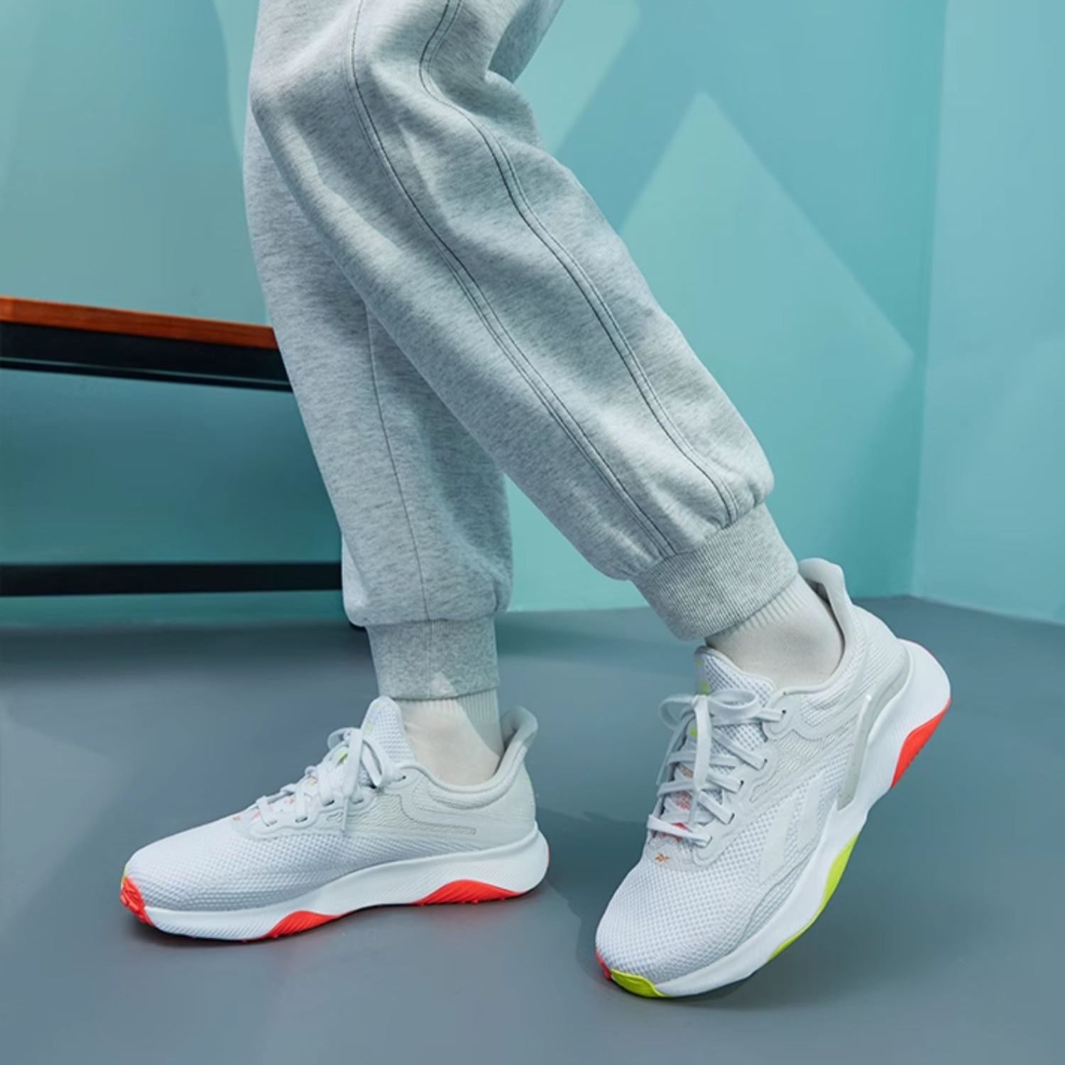 Sizing (W) Reebok HIIT TR 3 'Abu Putih Oranye Flare' HP7964