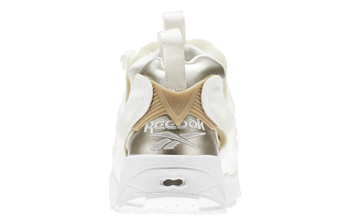 Shop (W) Reebok Instapump Fury Cutouts Baskets Running Blanches CM9817