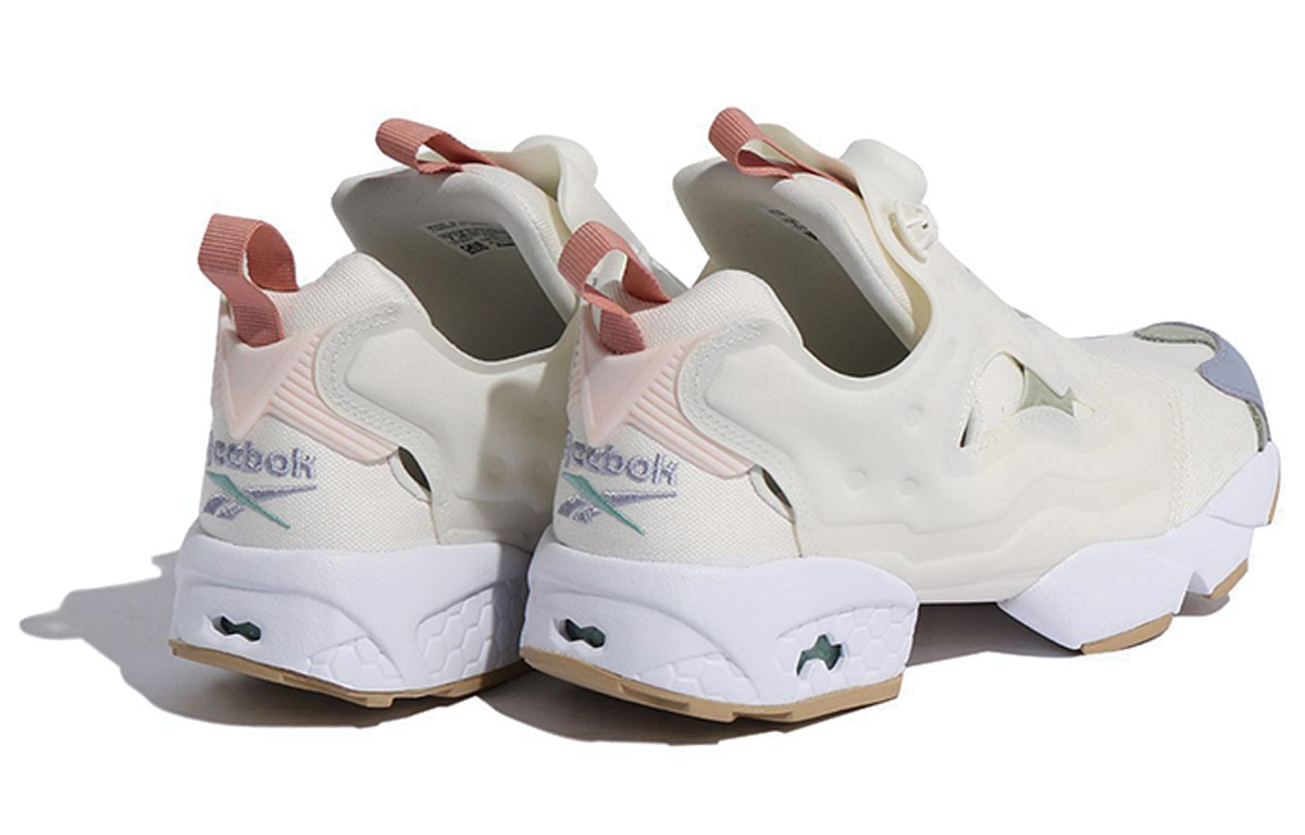 Shop （女子）Reebok Instapump Fury OG '表示自我' FY2920