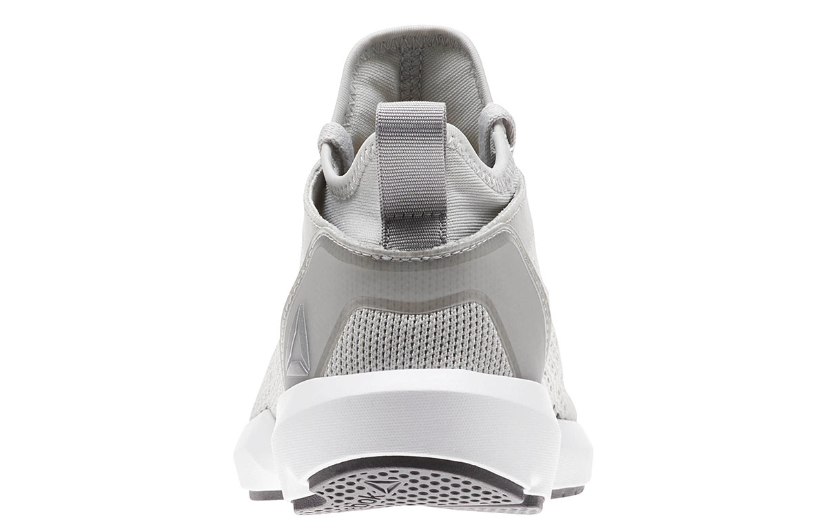 Shop (W) リーボック プラスランナー 2.0 グレー CM8722