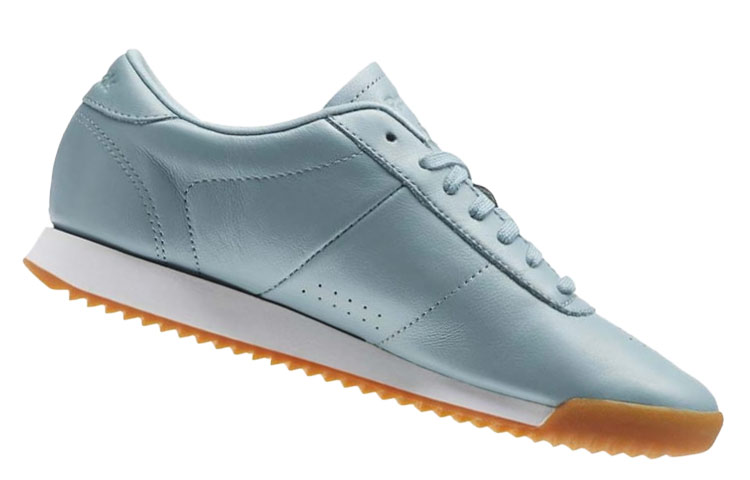 Shop Reebok Princess 舒適透氣 低幫跑步鞋 女款 藍