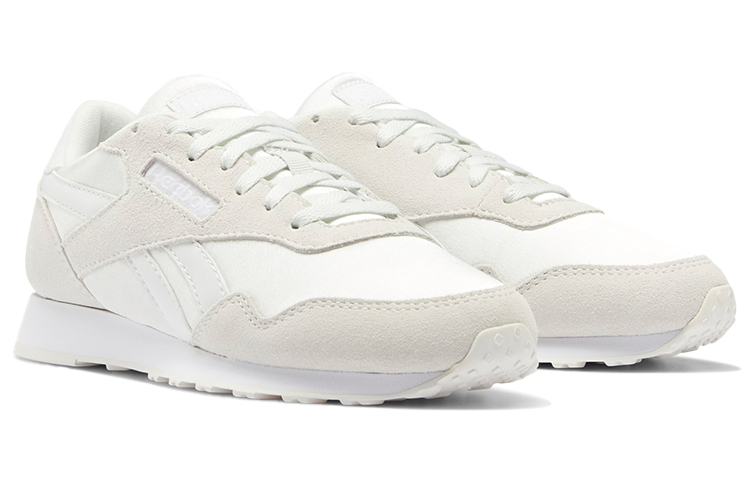 Lookbook (W) Reebok Royal Ultra Sepatu Lari Abu-Abu FW0632