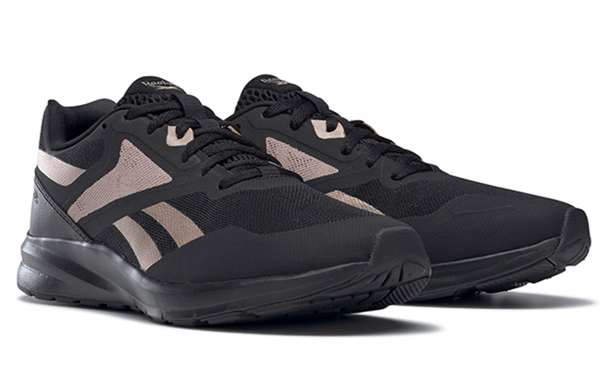 Lookbook (W) Reebok Runner 4.0 ''Noir Or'' FZ5511