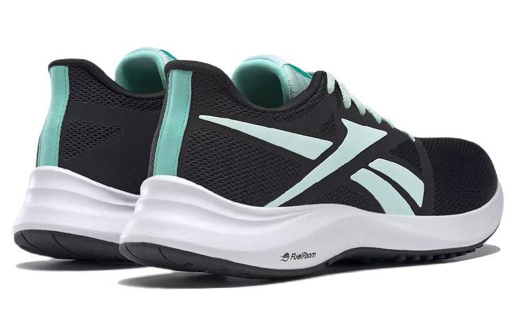 Shop (W) Reebok Runner 5 ''Nero'' G58537
