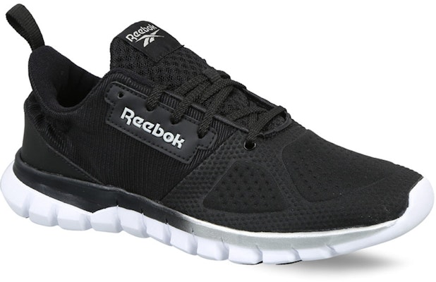 (W) Reebok Larian Aim Runner 'Hitam' FV9937 Lookbook (W) Reebok Larian Aim Runner 'Hitam' FV9937