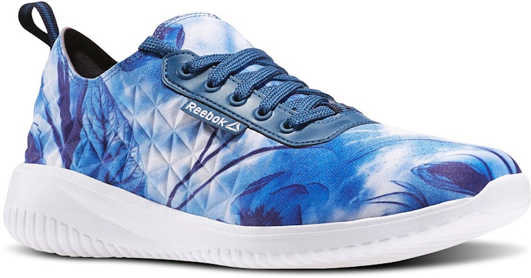 (W) Reebok Skyscape Revolution Biru 'Putih' AR3132 Lookbook (W) Reebok Skyscape Revolution Biru 'Putih' AR3132