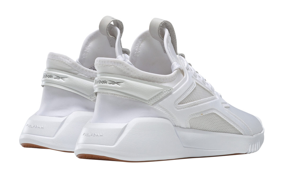 Shop (W) リーボック スタジオ フリースタイル モーション ロー (白) EF9045