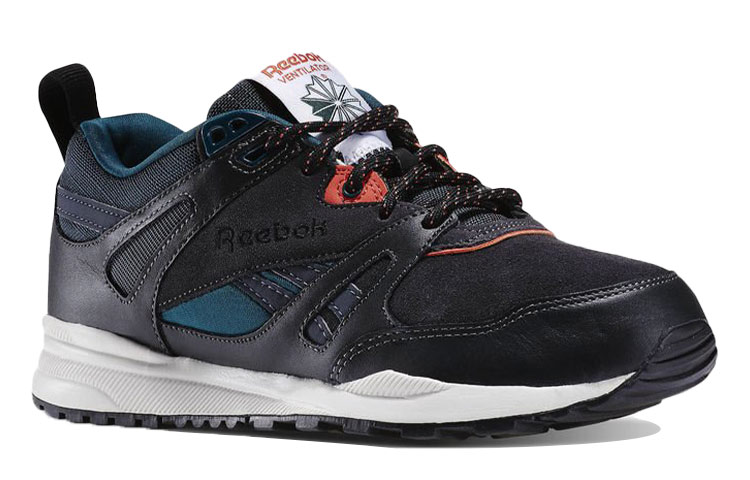 Lookbook (W) 锐步透气至尊黑色轻便低帮跑鞋 V66311