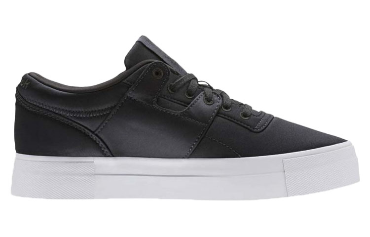 Order (W) Reebok Workout Lo 'Hitam Putih' Sneakers CN5322