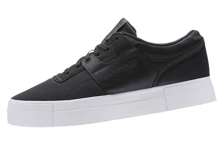 Lookbook (W) Reebok Workout Lo 'Hitam Putih' Sneakers CN5322