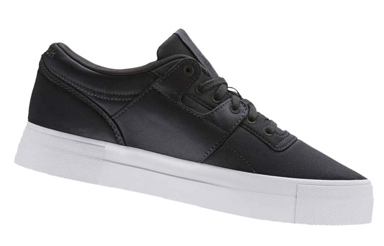 Shop (W) Reebok Workout Lo 'Hitam Putih' Sneakers CN5322
