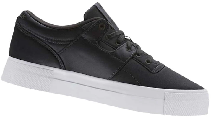 (W) Reebok Workout Lo 'Hitam Putih' Sneakers CN5322 Shop (W) Reebok Workout Lo 'Hitam Putih' Sneakers CN5322