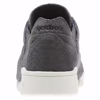 Shop Reebok Workout 包覆型保暖防滑 低筒 滑板鞋 女款 灰色
