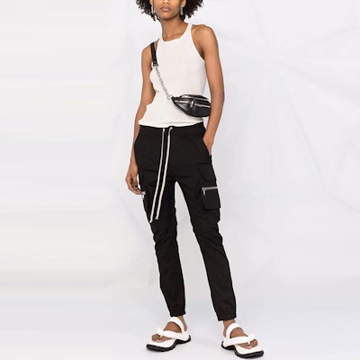 (W) RICK OWENS SS22 Seluar Hitam Zipper Poket Solid Terperinci RP01B4323TE-09 Lookbook (W) RICK OWENS SS22 Seluar Hitam Zipper Poket Solid Terperinci RP01B4323TE-09