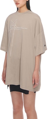 (W) 릭 오웬스 x 챔피언 SS22 로고 베이지 자수 티셔츠. CW01B5375-08 Details for (W) 릭 오웬스 x 챔피언 SS22 로고 베이지 자수 티셔츠. CW01B5375-08