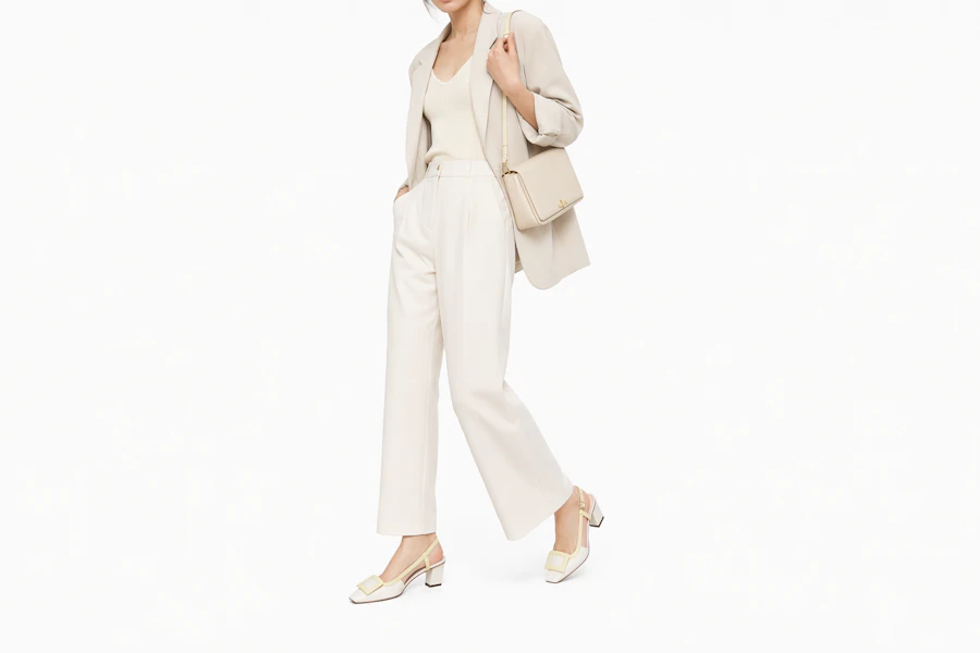 (W) Roger Vivier Belle Vivier ''Beige Gesp Vierkante Neus Blokhak'' RVW00625601D1P1U03 Order (W) Roger Vivier Belle Vivier ''Beige Gesp Vierkante Neus Blokhak'' RVW00625601D1P1U03