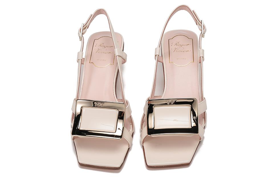 Shop (W) Roger Vivier Belle Vivier 'Sandal Tumit Blok Krim Patent dengan Gesper Metal' RVW65832620D1PC019