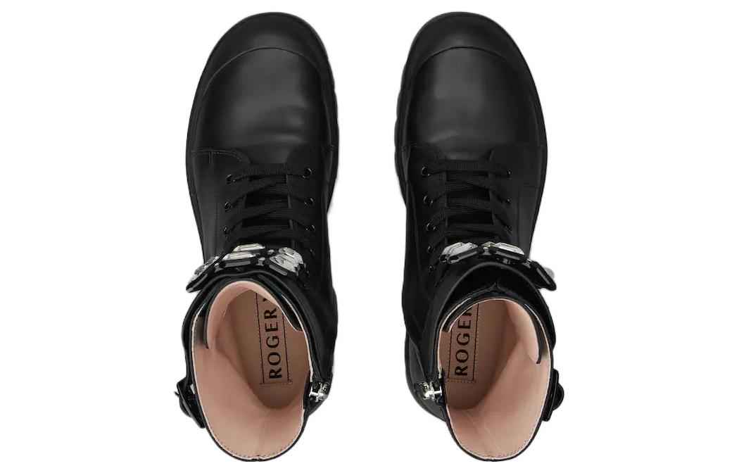 Shop (W) Roger Vivier But 'Crystal Buckle Hitam' RVW62832370Q7PB999
