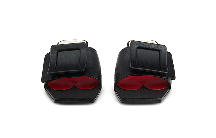 Lookbook (W) Roger Vivier Sandalia Negra con Hebilla de Charol RVW62931090TRPB999