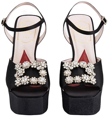(W) Roger Vivier Sandal Platform Gesper Bunga Strass 'Hitam Satin' RVW66230280RS0B999 Order (W) Roger Vivier Sandal Platform Gesper Bunga Strass 'Hitam Satin' RVW66230280RS0B999