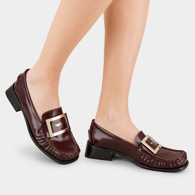 (W) Roger Vivier Preppy Viv 'Kulit Burgundy Patent dengan Gesper Metalik' RVW63331230QJB1T68 Purchase (W) Roger Vivier Preppy Viv 'Kulit Burgundy Patent dengan Gesper Metalik' RVW63331230QJB1T68