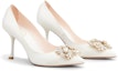 Lookbook (W) Roger Vivier RV Bouquet Strass Kasut Tumit Tinggi 'Puti Satin Mutiara Gesper' RVW53031500RS0C001