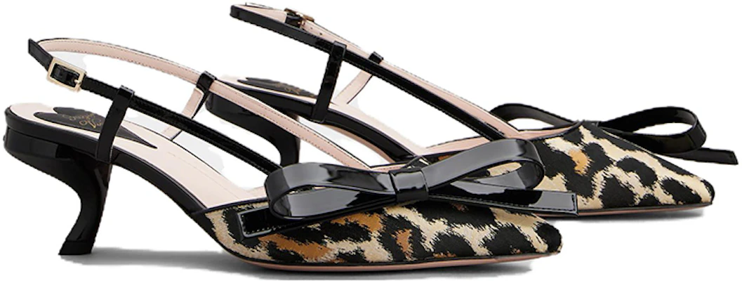 (W) Roger Vivier Hak Tinggi Lancip Gesper 'Hitam' RVW63836510OSI002D Lookbook (W) Roger Vivier Hak Tinggi Lancip Gesper 'Hitam' RVW63836510OSI002D