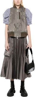 (W) サカイ SS24 シャイニー ノースリーブ クリンクル ベスト ジッパー - リードカラー 2407085550 Lookbook (W) サカイ SS24 シャイニー ノースリーブ クリンクル ベスト ジッパー - リードカラー 2407085550