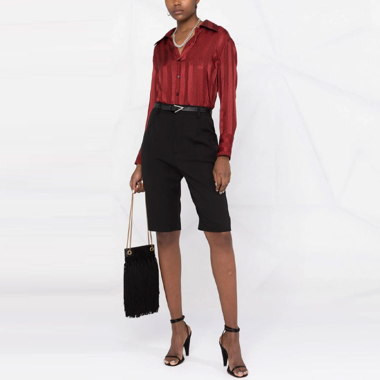 Lookbook (W) SAINT LAURENT FW21 Seluar Pendek Kasual Hitam Tinggi Lutut untuk Wanita. 661317Y512W