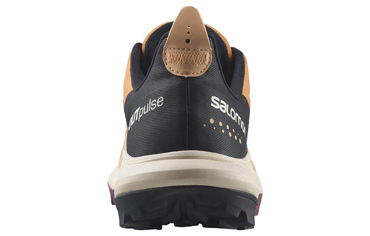Shop (W) 萨洛蒙 Outpulse Gore-Tex '杏色低帮' 415886
