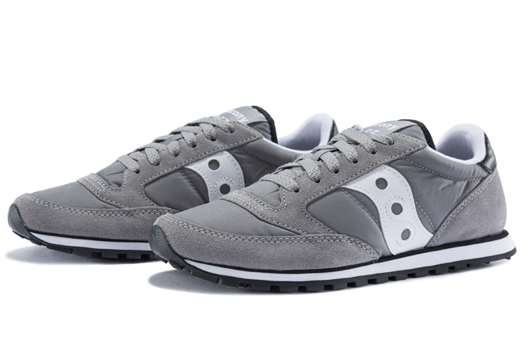 Shop Saucony Jazz Lowpro 復古 低幫 跑步鞋 女款 灰白