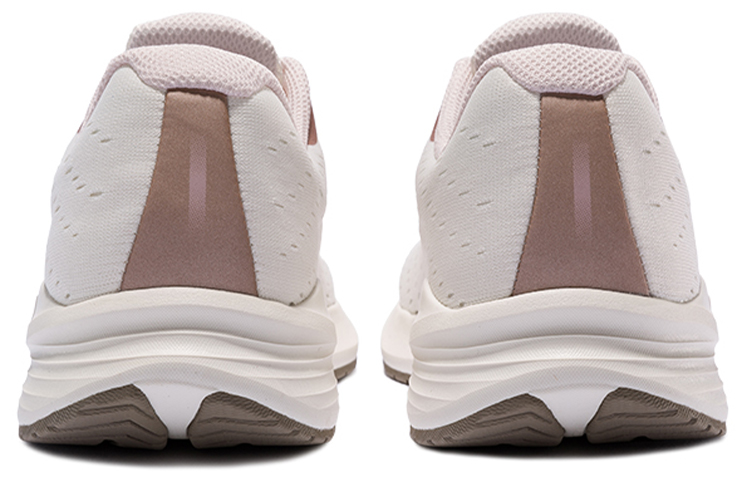 Shop (W) Saucony Striker 'Blanco Platino' S18154-1