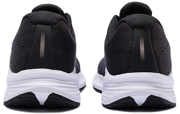 Saucony Striker 輕便 低筒 跑步鞋 女款 黑金 Shop Saucony Striker 輕便 低筒 跑步鞋 女款 黑金