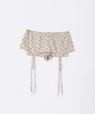 (Women) SCULPTOR Cottage Garter Belt Skort Raw Skirt Shorts SC25S439IV Lookbook (Women) SCULPTOR Cottage Garter Belt Skort Raw Skirt Shorts SC25S439IV
