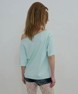 (W) Camiseta SCULPTOR Healing Off-Shoulder en Azul Bebé SC26S210BL Shop (W) Camiseta SCULPTOR Healing Off-Shoulder en Azul Bebé SC26S210BL
