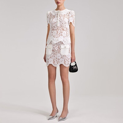 (W) Self-Portrait 蕾絲花卉蝴蝶結領白色短袖上衣 SWF343C00800 Purchase (W) Self-Portrait 蕾絲花卉蝴蝶結領白色短袖上衣 SWF343C00800