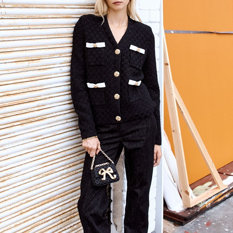 Purchase (W) Self-Portrait 經典黑色V領單排釦針織外套。 SWF351M02800