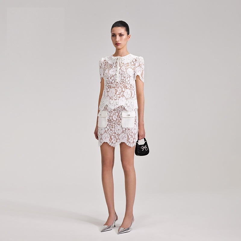 Lookbook (W) Self-Portrait Skirt Mini Putih Renda Bunga Lipat A-Line Kasual Trendy. SWF343Q00100