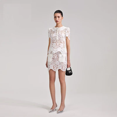 (W) Self-Portrait Skirt Mini Putih Renda Bunga Lipat A-Line Kasual Trendy. SWF343Q00100 Lookbook (W) Self-Portrait Skirt Mini Putih Renda Bunga Lipat A-Line Kasual Trendy. SWF343Q00100