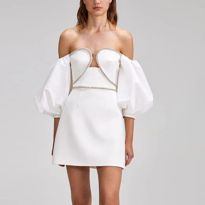 (W) Vestido corto con mangas abullonadas y corazón de strass, colección SS23 Self-Portrait. SWF342Y20900 Lookbook (W) Vestido corto con mangas abullonadas y corazón de strass, colección SS23 Self-Portrait. SWF342Y20900