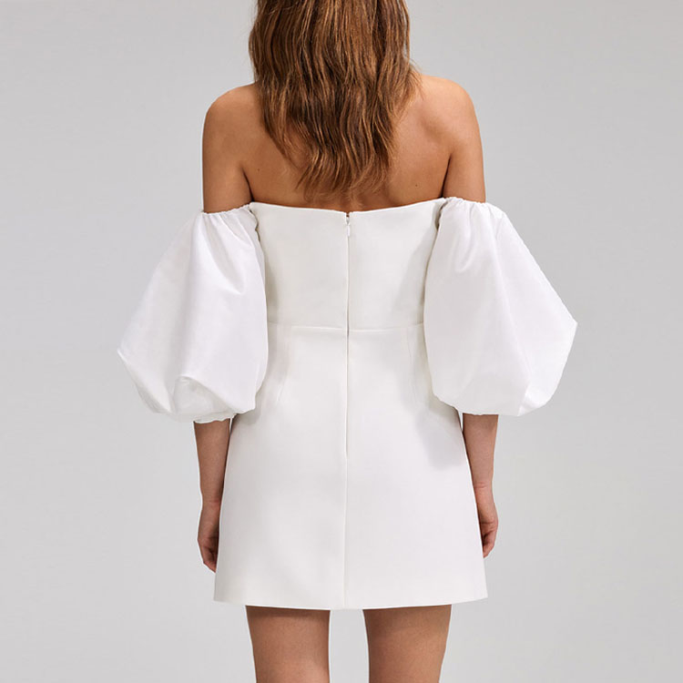 Shop (W) Vestido corto con mangas abullonadas y corazón de strass, colección SS23 Self-Portrait. SWF342Y20900