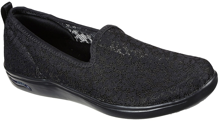 Skechers Arch Fit Uplift 簡約舒適 滑入式運動休閒鞋 女款 黑色 Lookbook Skechers Arch Fit Uplift 簡約舒適 滑入式運動休閒鞋 女款 黑色