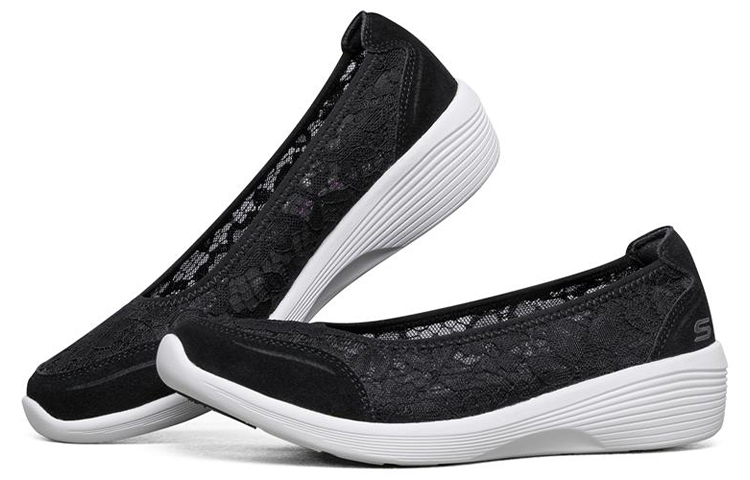 Lookbook (W) Skechers Arya Chaussures à Enfiler Noir/Blanc 66666292-BKW