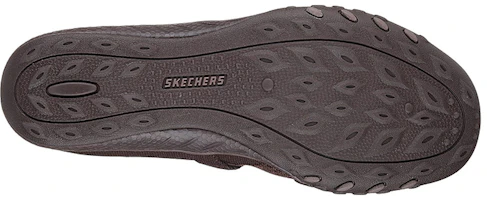 Shop Skechers Breathe Easy 一腳蹬運動休閒鞋 女款 棕色