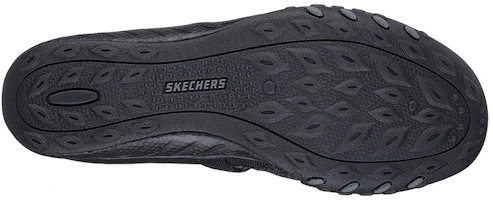 Shop Skechers Breathe Easy 一腳蹬運動休閒鞋 女款 黑色